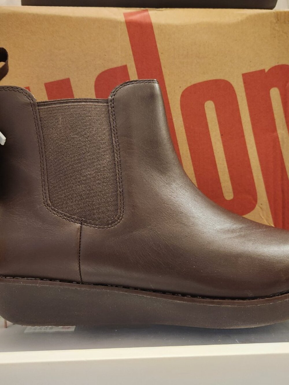 Fit Flop Brown Leather "Sumi" Chelsea Boots. NIB. Size 9